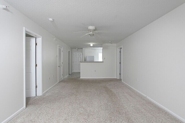 Photo - Spacious 3 Bed 3 Bath Apartment near NCSU & Downtown Raleigh! Available August 15th!