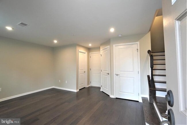 Building Photo - 125 Dragon Dr