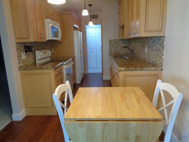 6328 Longboat Ln W Unit 201