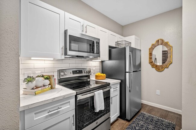 Building Photo - Spacious 1-Bed Homes in the Galleria Area! Unit GMU
