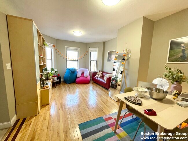Photo - 1578 Tremont St