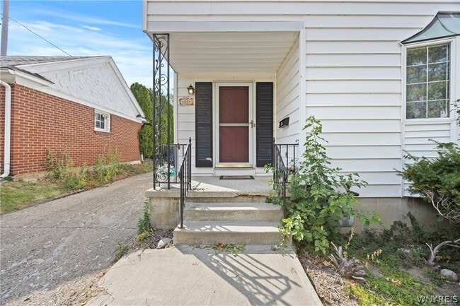 80 Capen Blvd