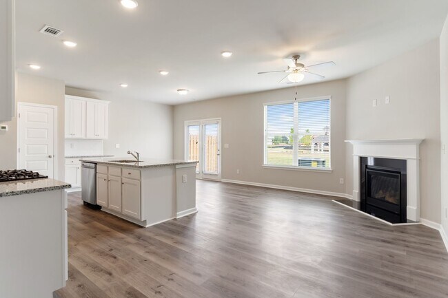 Photo - Contemporary 3 bed 2.5 Bath Town Home in Oakwood! Mundy Mill Township