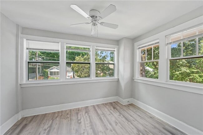 Photo - 789 Barnett St NE