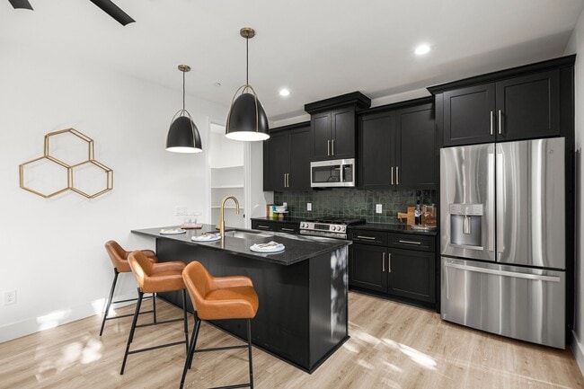 Photo - 4611 Dewberry St