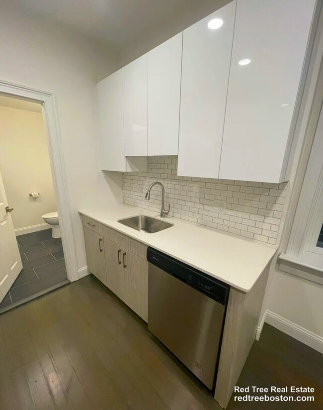 Photo - 31 Temple St Unit 2F