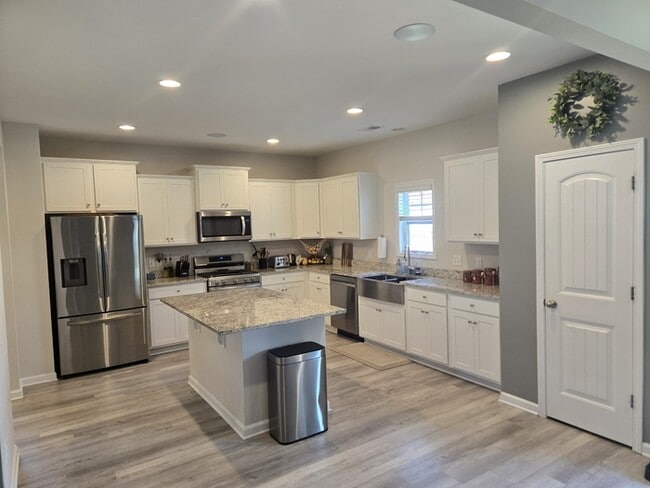 Photo - Brand new 5 bed room home in Chapin