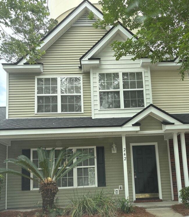 Building Photo - Renovated Three Bedroom Townhome in Townes of Buckwalter