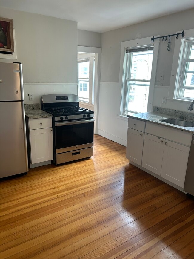 Building Photo - 48 Standish St Unit 2 Rental