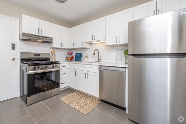 1BR, 1BA - 836SF - Kitchen