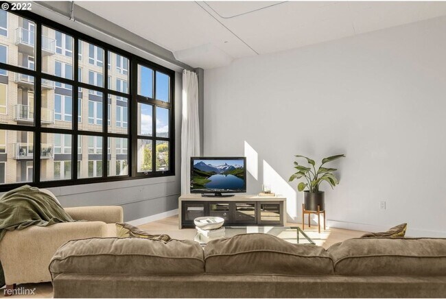Photo - Studio, 1 bath Condo - 1400 Northwest Irvi...