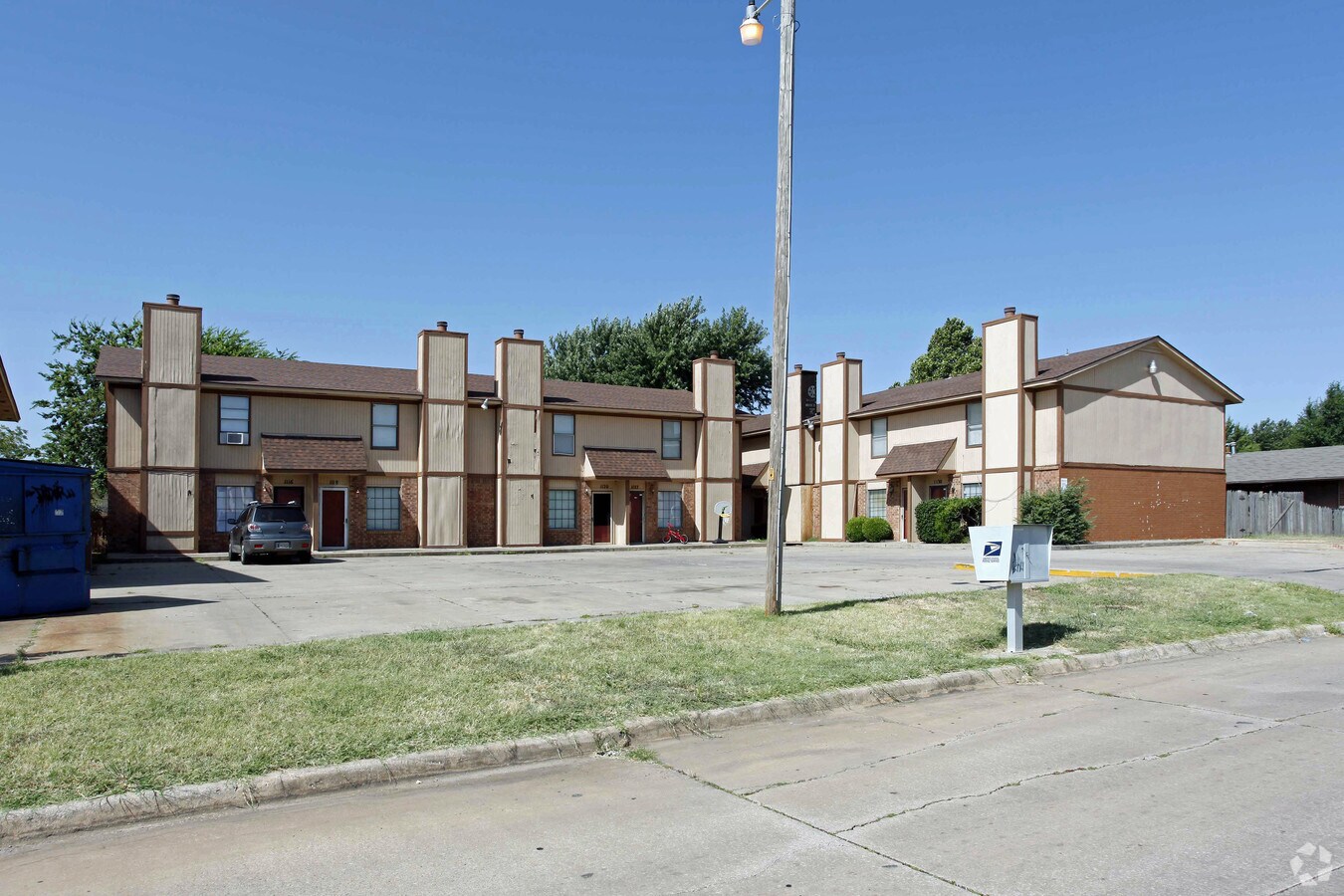 Primary Photo - 1100-1130 SW 77th Ter Apartments