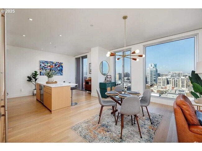 Building Photo - Charming 2BR Condo in Pearl District