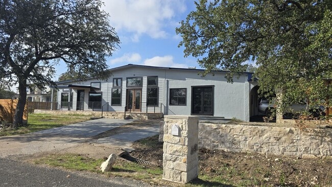 Building Photo - Renovated / Spacious Ranch Style Home in Lago Vista