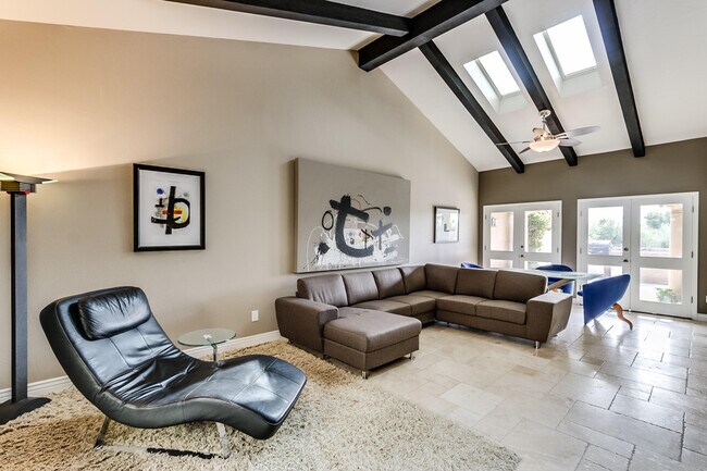 8711 E Paraiso Dr
