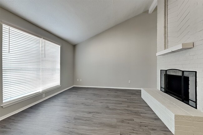 Photo - 21606 Crescent Heights St