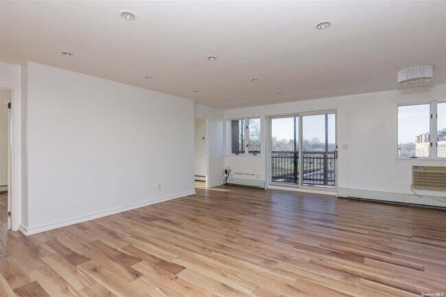 Photo - 72-31 Metropolitan Ave Unit 4B