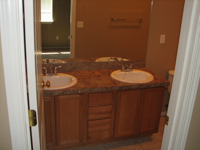 Building Photo - 1457 artesia st Rental