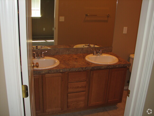 Building Photo - 1457 artesia st Rental