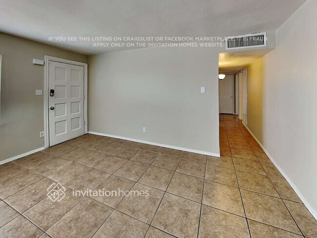 2944 W Solano Dr N