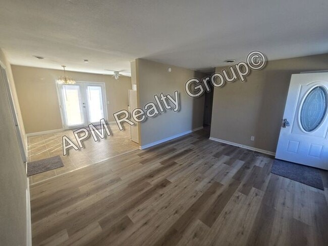 Building Photo - Four Bedroom 3 Bath Available NOW!!