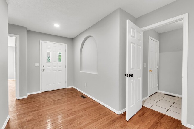 Photo - 709 E Apple Ridge