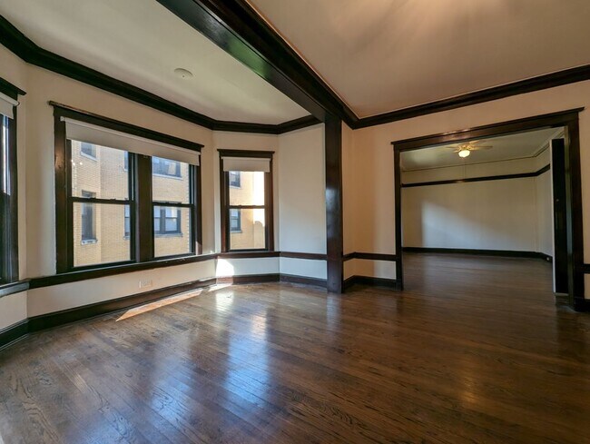 Photo - 2418 N Sawyer Ave Unidad 1W