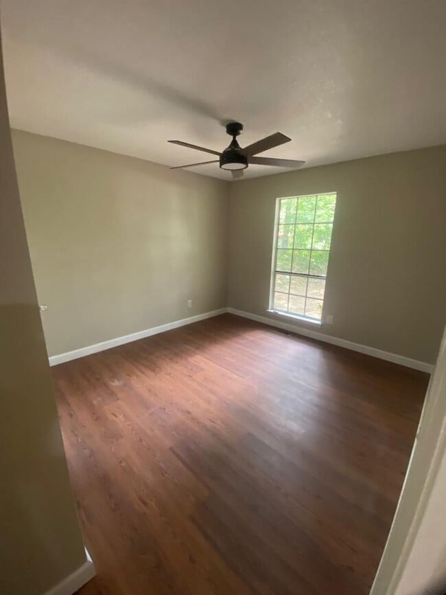 Photo - 1305 Sun Cir