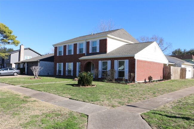 Photo - 458 Woodrail Dr