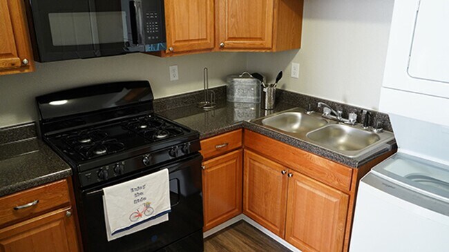 Photo - Holmes Pointe Apartments