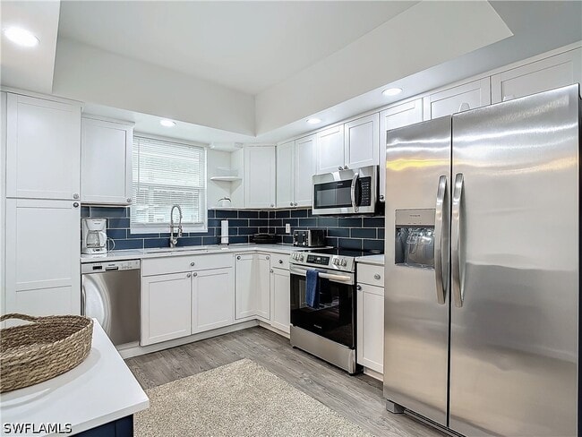 Building Photo - 4613 SE 5th Ave Unit 108