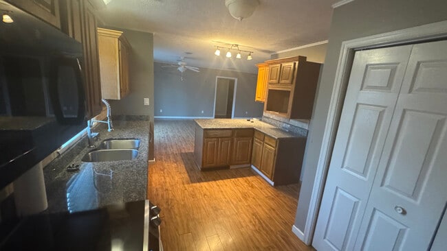 Photo - 6001 Tabiatha Ln