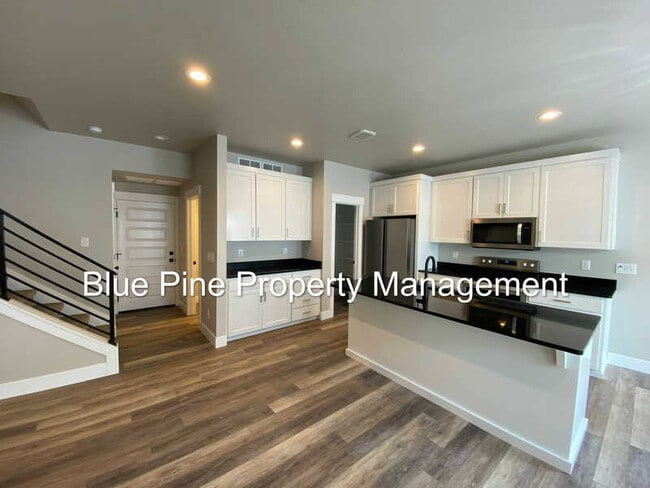 Photo - 2890 Sunburst Dr