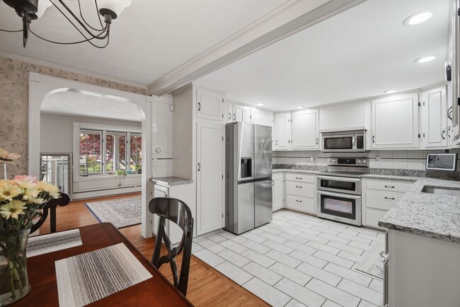 7 Crestwood Rd