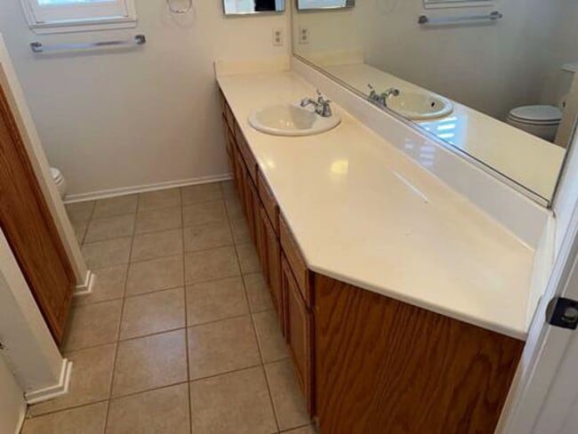 Photo - 4 bedroom in Tracy!