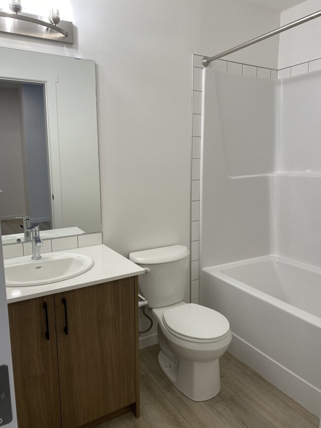 Photo - 9227-9228 228 St NW