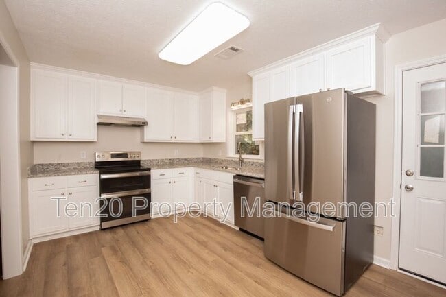 Photo - 6823 Live Oaks Dr