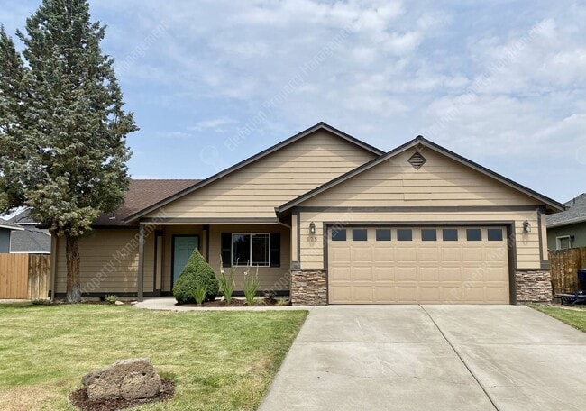 Building Photo - Single-Level home in NE Redmond with fenced backyard!