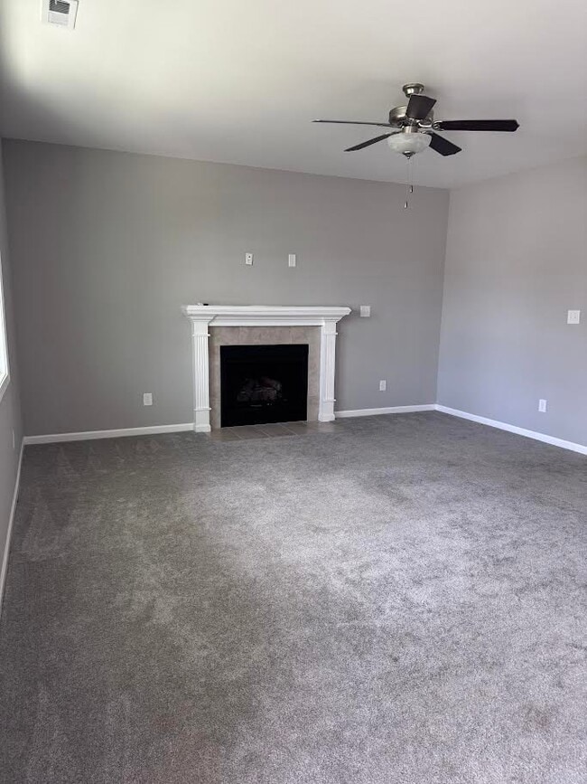 Photo - 136 Tang Cir
