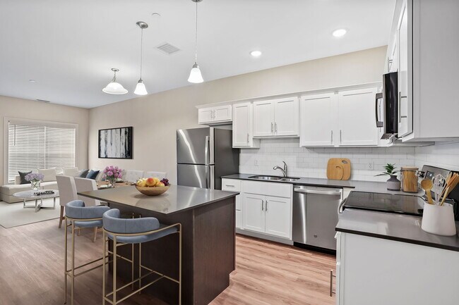 KITCHEN - 1 BR, 1 BA BRIDGE STREET COMMONS II