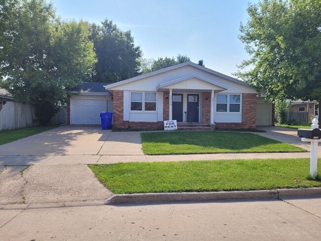 Photo - 2509-2511 N Locust St Rental
