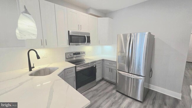 Building Photo - 5233 Chancellor St Rental