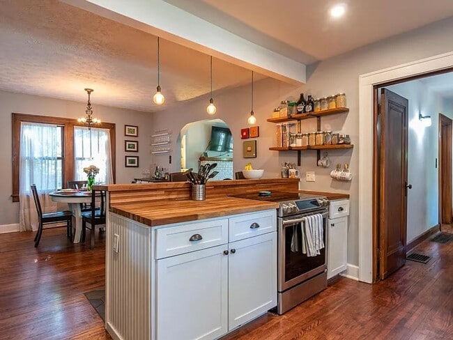 Photo - Fully Furnished 4/5Br 2.5Bath South Campus...