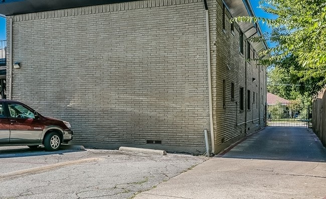 Photo - Fitzhugh Terrace