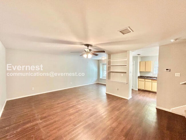 Photo - 320 Ezekial Ave