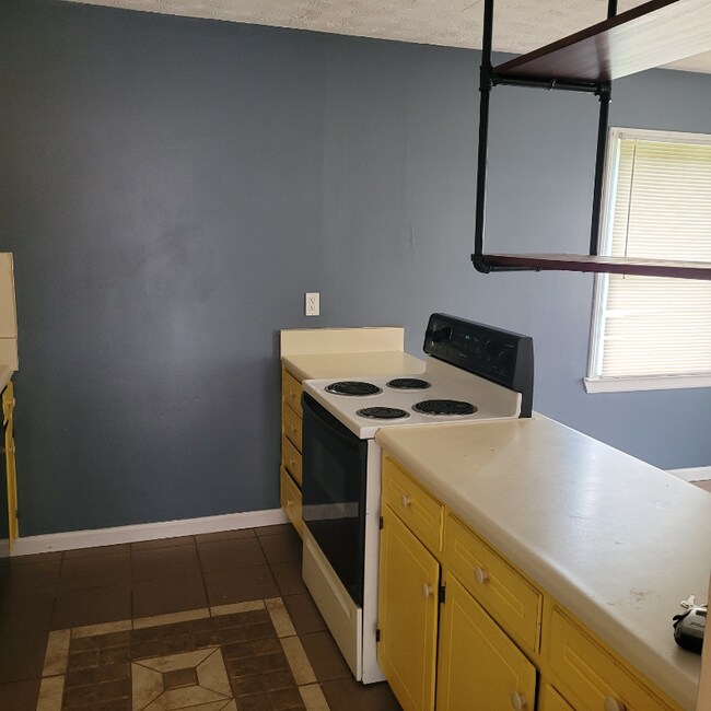 Photo - 1625 Riverside Trail NE