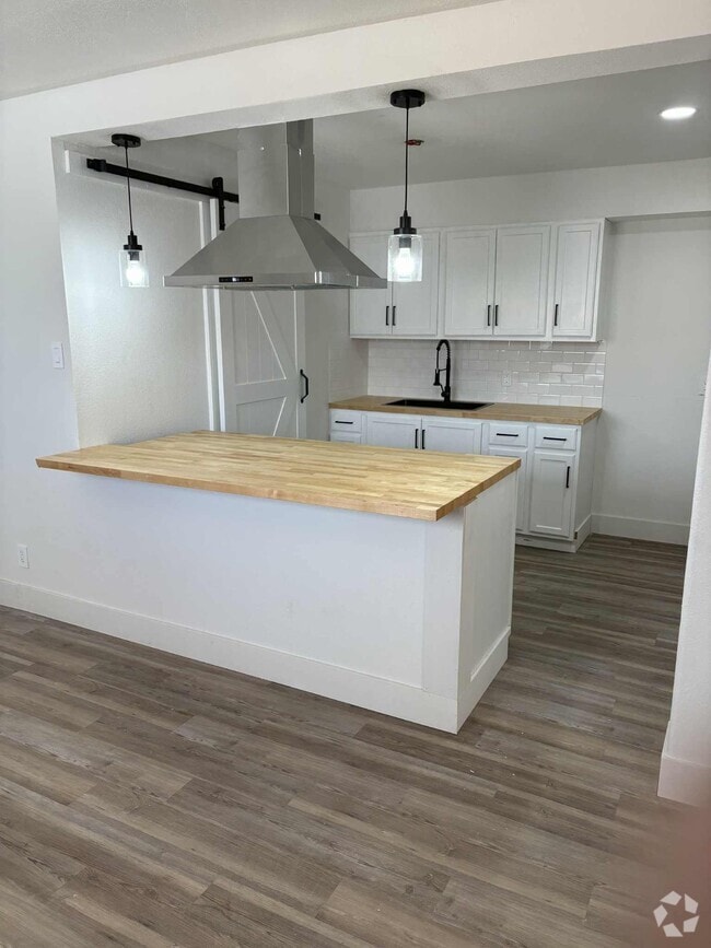 Building Photo - 122 Rio Rd Rental