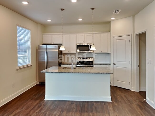 Photo - 585 Smt Vw Ln