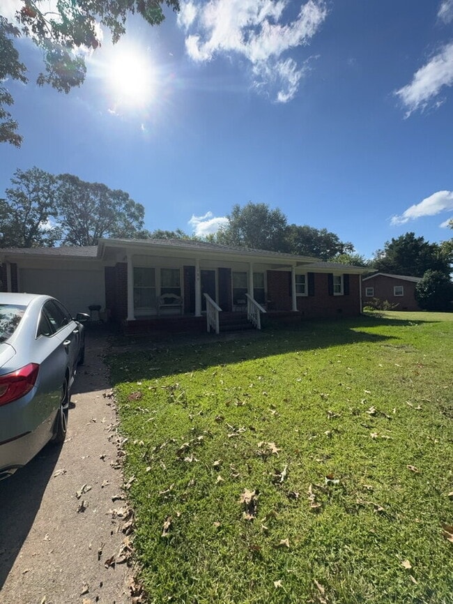 Photo - "Charming 3-Bed, 2-Bath Home at 109 Calhoun Ave: Your Serene Retreat in Pendleton!"