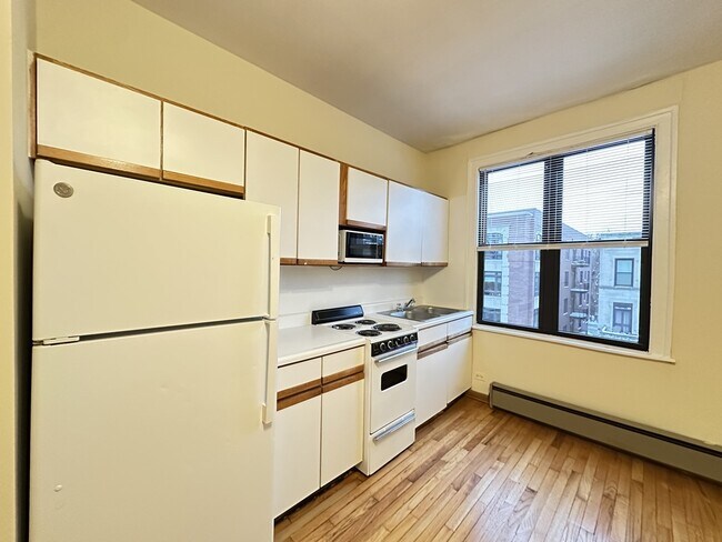 Photo - 640 W Barry Ave Unit 104